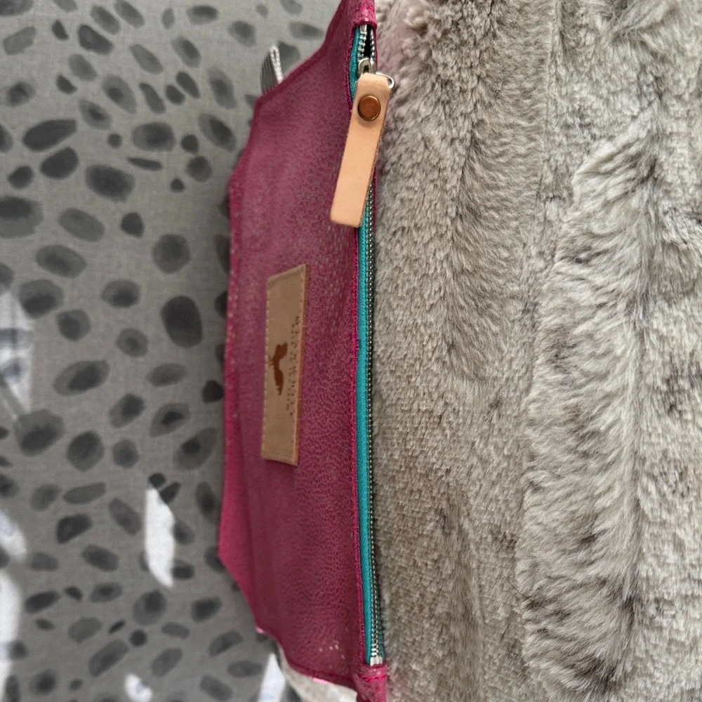 Brand New Meanwhile Back on the Farm Pink Stingray Leather Wristlet - Picture 4 of 8